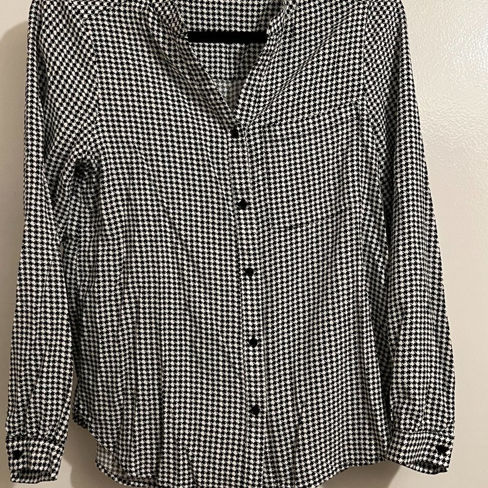 DownEast B/W Houndstooth Button Blouse Shirt Top Sz M